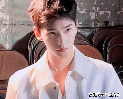 杨洋爆料热巴视频,揭秘明星幕后互动瞬间  第2张